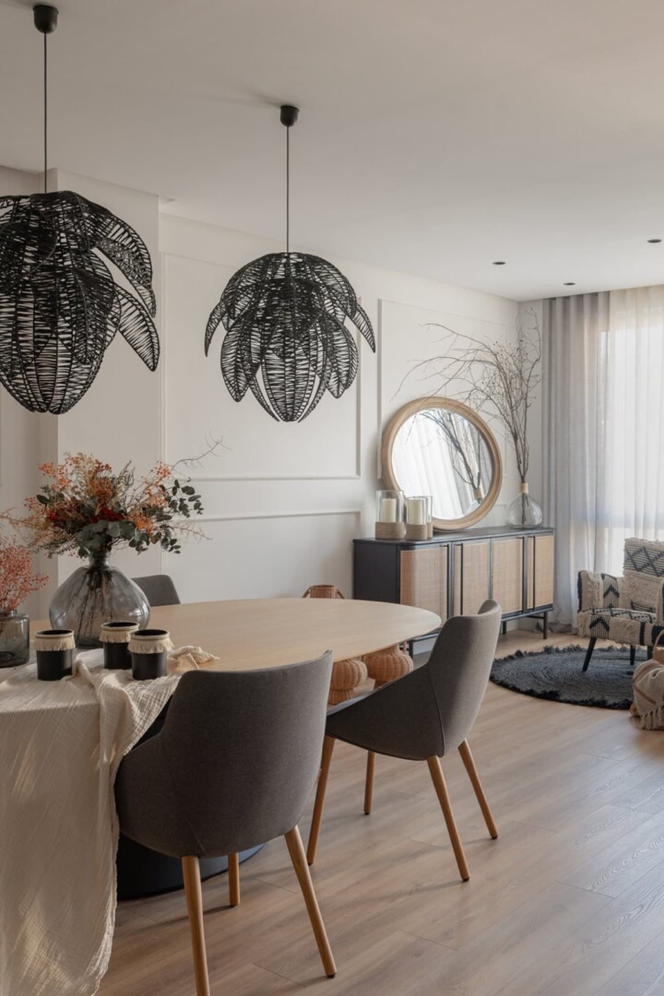 Nada es casual: cada forma, cada material y cada gesto remiten al mundo orgánico